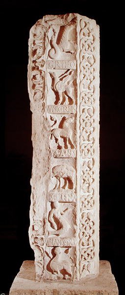Calendrier de Saison pillar depicting fantastical animals by French School